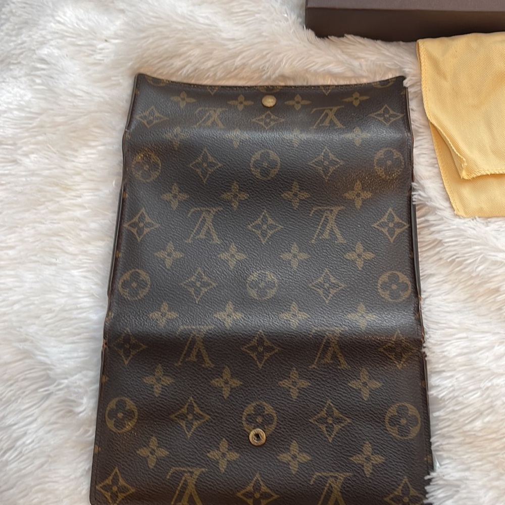Authentic Louis Vuitton wallet - Picture 5 of 10